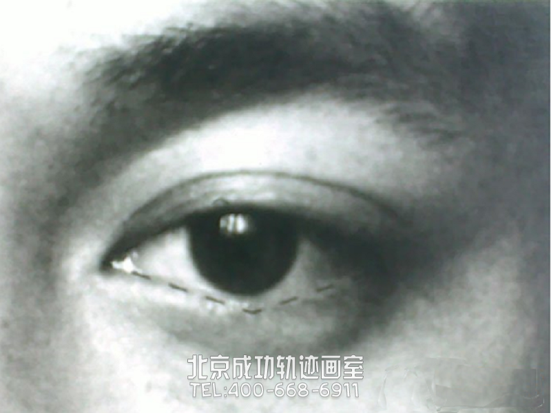 素描教程：男士眼睛素描写生图解教程2