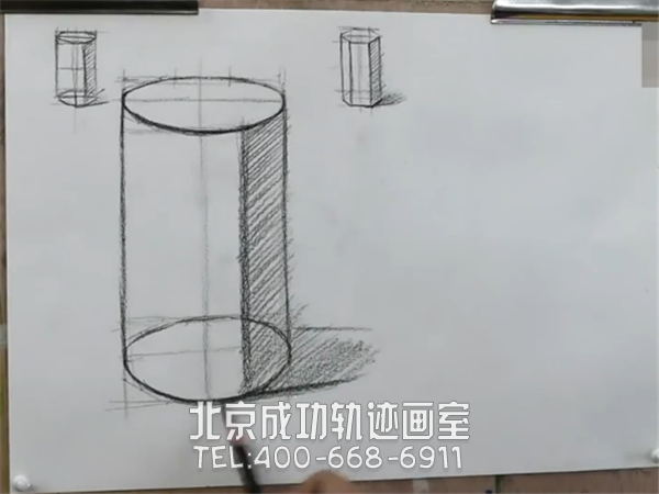 怎么画素描圆柱体