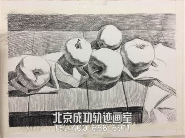 如何画一个素描苹果