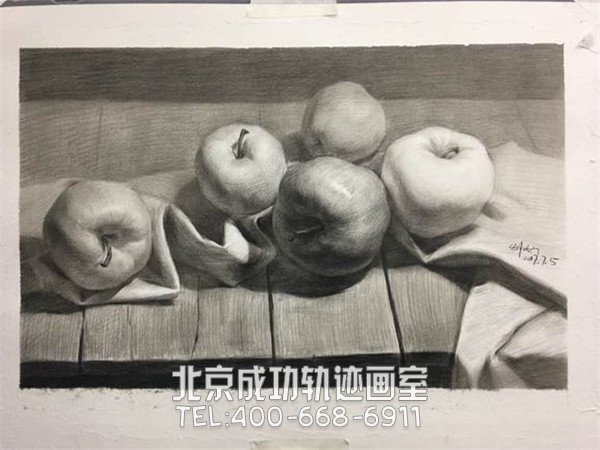 如何画一个素描苹果