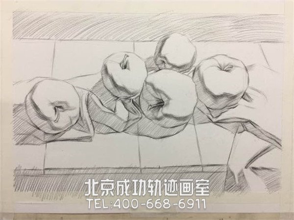 如何画一个素描苹果